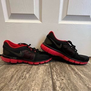 Nike dual fusion sneakers